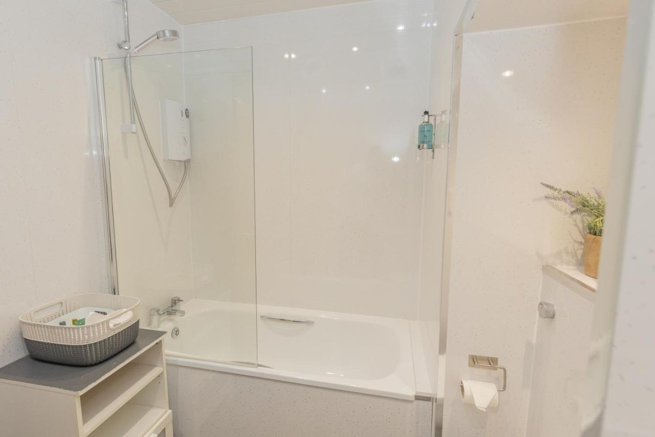 New 3-Bedroom Apartment Close To City Centre EDI Exterior foto