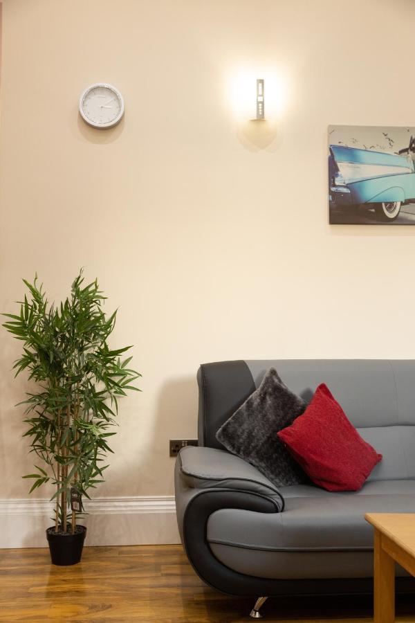 New 3-Bedroom Apartment Close To City Centre EDI Exterior foto